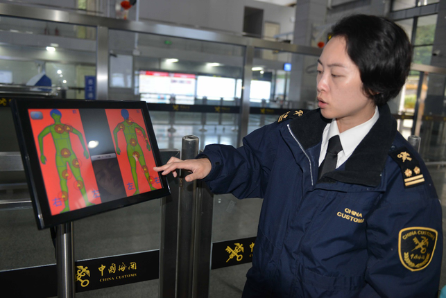 南宁海关口岸添“神器”   1秒钟可让夹藏物品显形