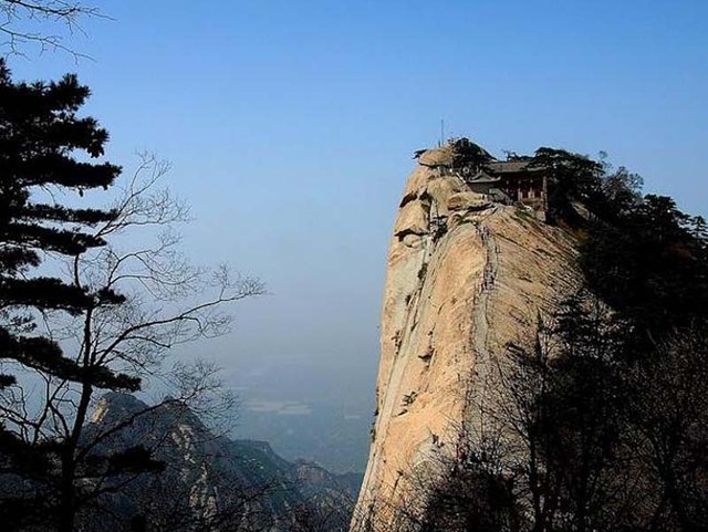 外媒盘点全球最险的景点 中国华山上榜