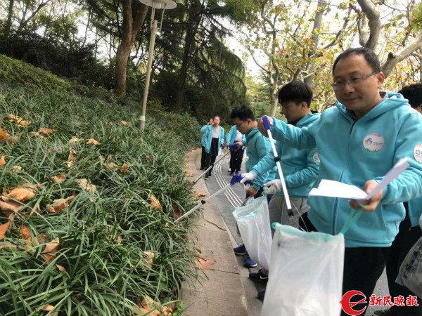 边跑步边环保：见“圾”行事 plogging徐家汇捡跑活动来了