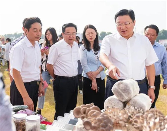 （B 财经列表 三吴大地泰州 移动版）泰州海陵农民丰收节在香草湾举办