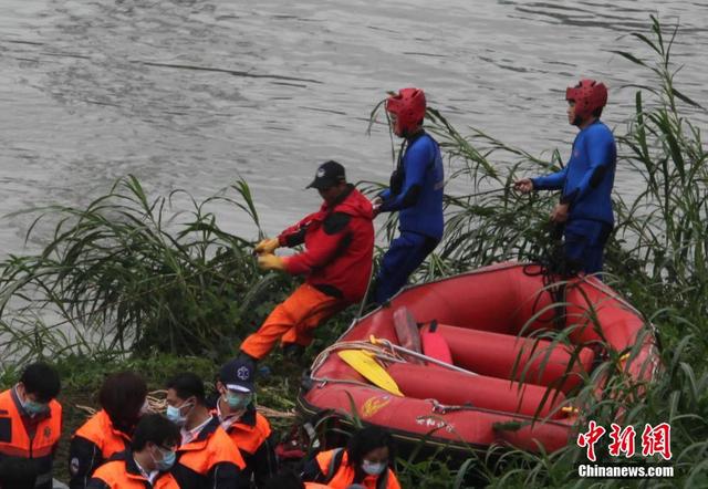 台湾复兴空难最后一具遗体打捞上岸