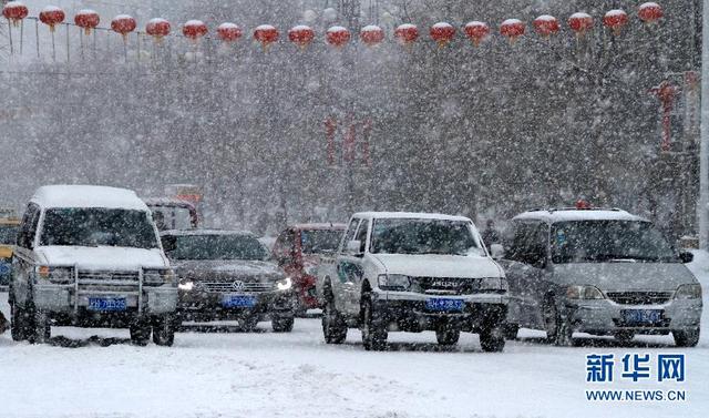 新疆阿勒泰地区普降大雪