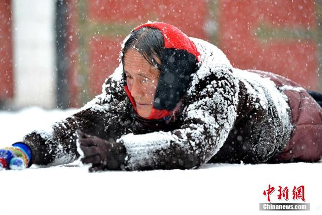 拉萨遭遇暴雪天气