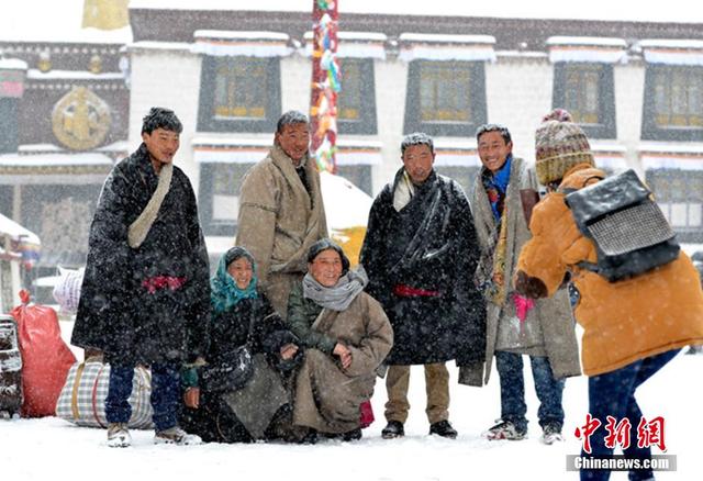 拉萨遭遇暴雪天气