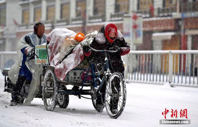 拉萨遭遇暴雪天气