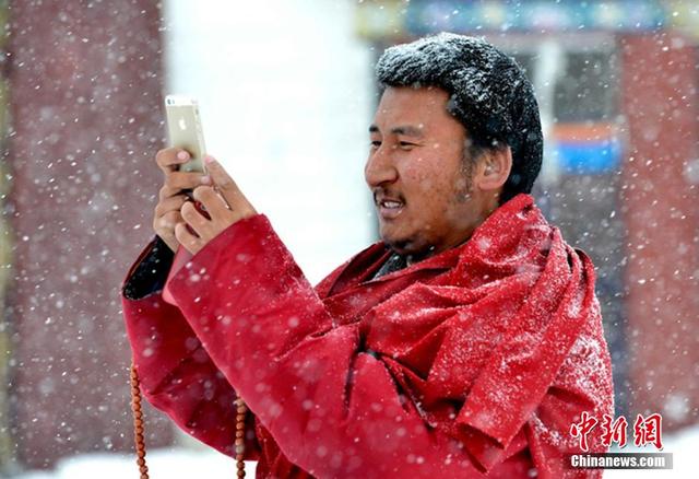 拉萨遭遇暴雪天气