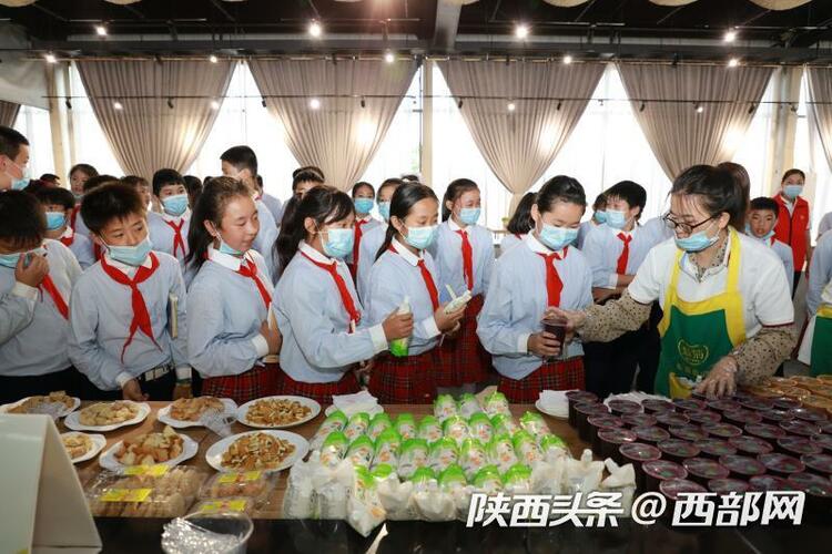 探访粮油生产基地 厉行节约从娃娃抓起--​ 西安国际港务区 “粮食计时 节约时刻”主题活动月进校园