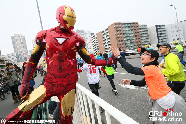 东京马拉松赛上演全民cosplay