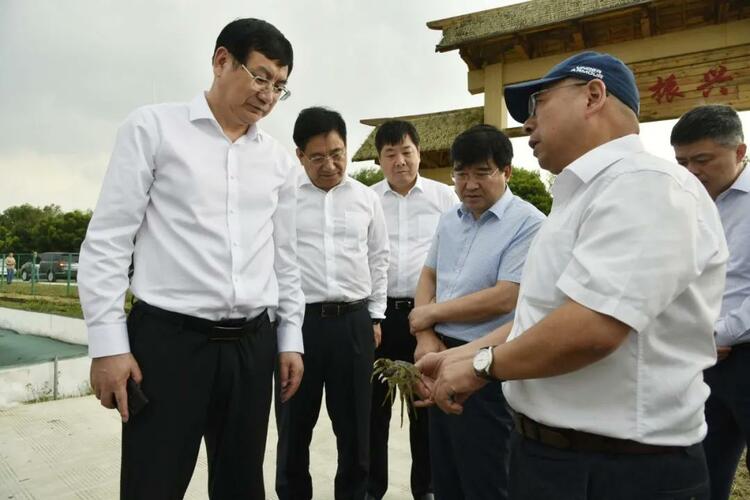 （B 平安江苏列表 三吴大地苏州 移动版）最高检副检察长张雪樵在苏州调研阳澄湖大闸蟹公益诉讼工作