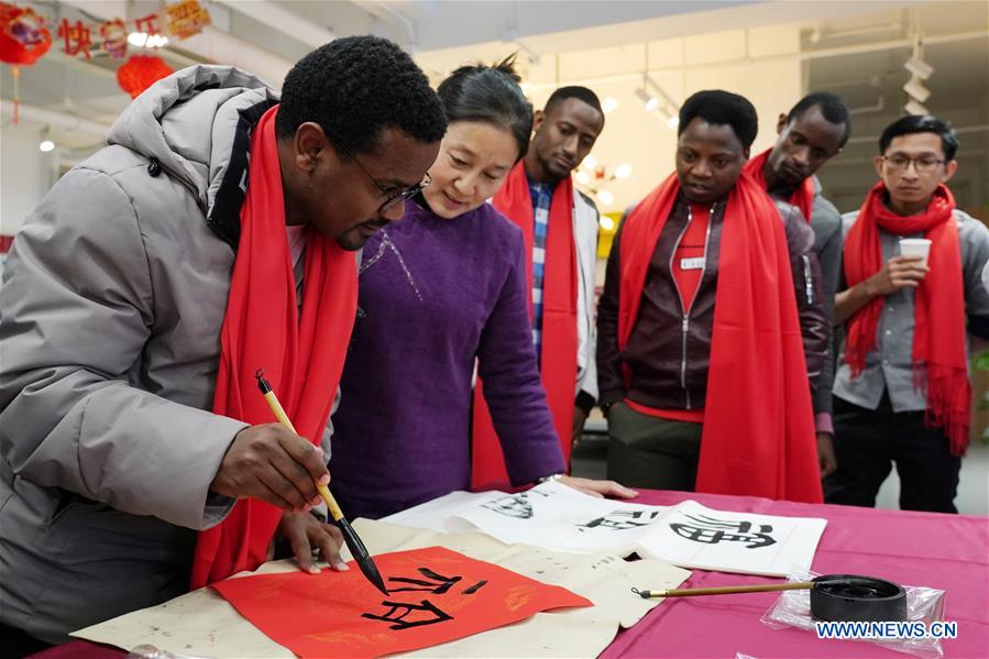 Int'l students attend Spring Festival cultural event in Beijing