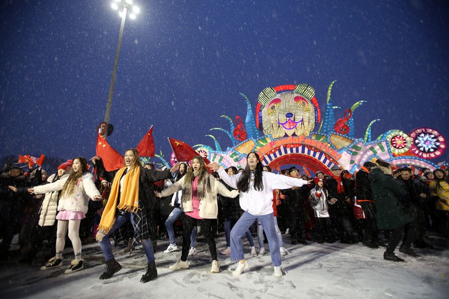 "Ready, set, go!" New York's Chinese community kicks off 2-year countdown to Beijing 2022 with a flash mob