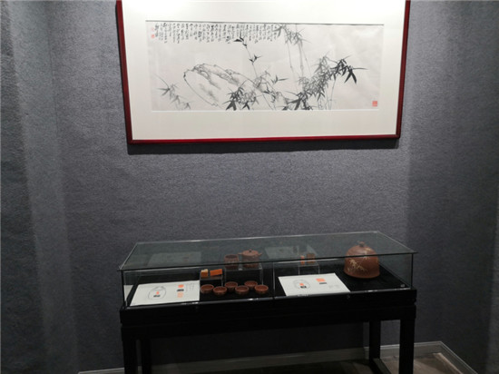 （B 文体列表 三吴大地泰州 移动版）“邹昌霖书画篆刻展”在泰州南山律寺展出