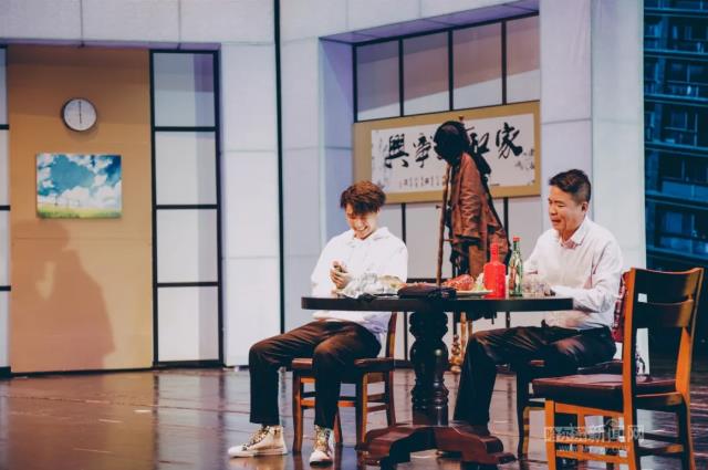 “线下剧场演出+线上网络直播”双渠道联动｜话剧《你是春天》首轮演出引发热烈反响