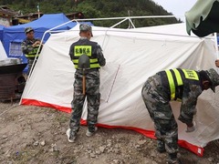 九寨沟地震灾区建起临时安置点(组图)