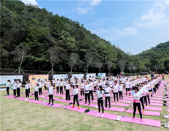 （B 文旅列表 三吴大地无锡 移动版）第五届国际瑜伽节暨全域旅游深氧竹海健康行开幕式举行