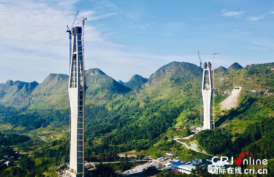 离地332米的混凝土高塔桥——平塘特大桥顺利封顶