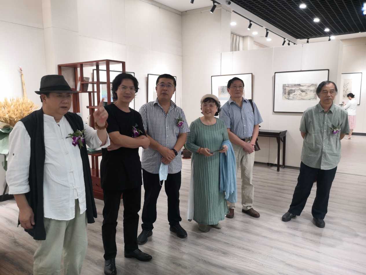 （B 文娱列表 三吴大地泰州 移动版）“对话”中国画精品展在泰州开幕