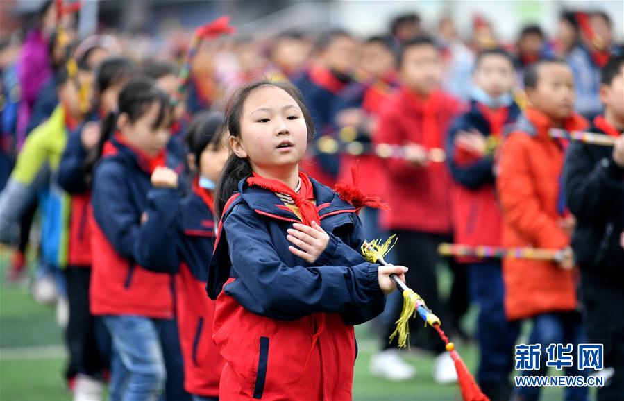 湖北恩施：“非遗”课间操 校园新风采