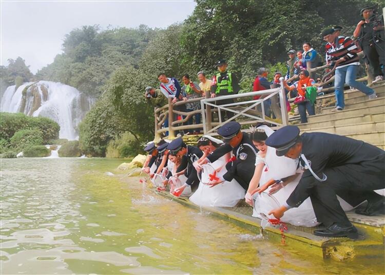 守边爱边 情定南疆