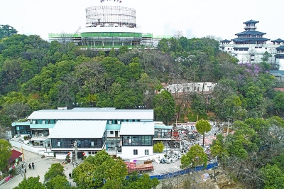 龟山风景区新建南大门让游客体验“龟蛇锁大江”