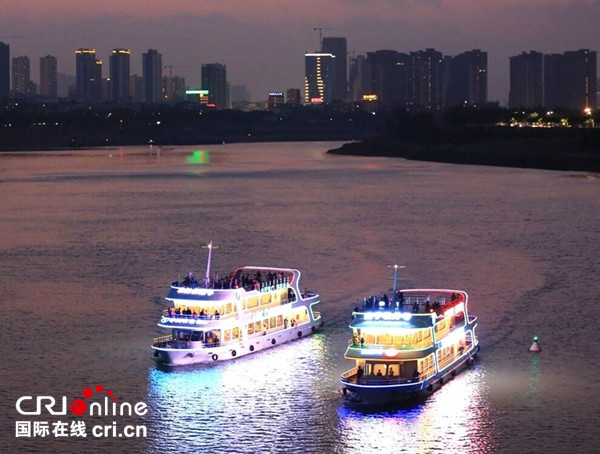 【唐已审】【原创】南宁市：11月21日起可夜游邕江  江岸璀璨夜景尽收眼底