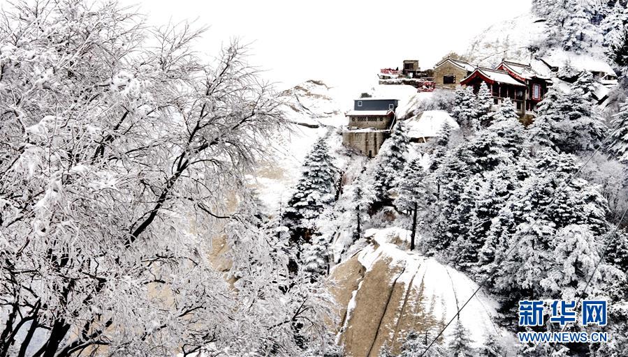 华山雪后更娇艳