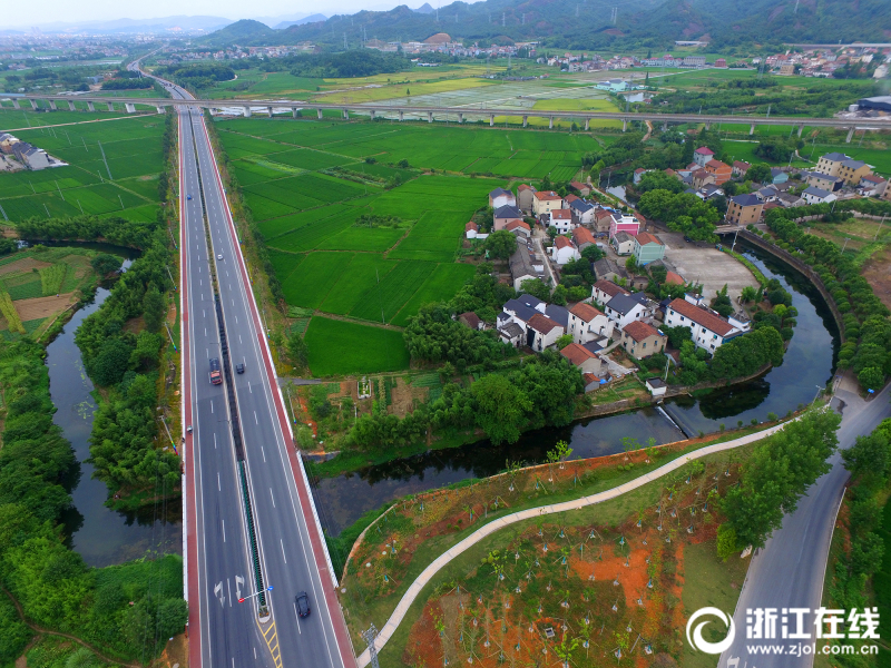 诸暨：修一条路 造一片景