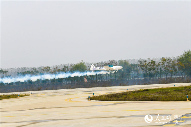 “空中F1”中国首秀 全球14个国飞行员上演空中炫技