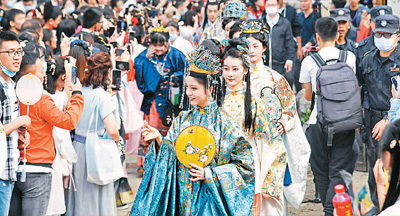 “新国货”缘何引爆潮流