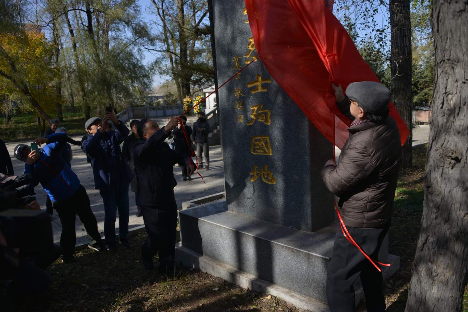 赵尚志将军起兵地、赵一曼烈士殉国地碑刻及诗碑揭幕仪式举行