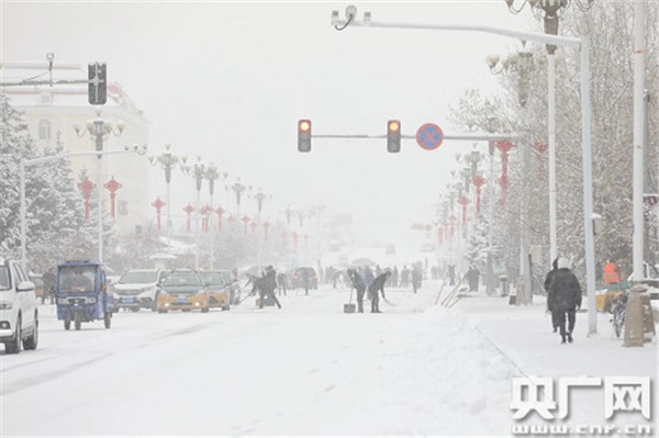 黑龙江漠河：迎入秋以来最大降雪 雪深超10厘米_fororder_W020201027518124774717