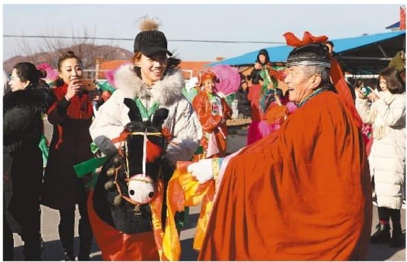 铁岭县马侍郎桥村非遗表演引来外地舞蹈家