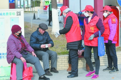 （头条）战疫情三万网格员化身“五大员”