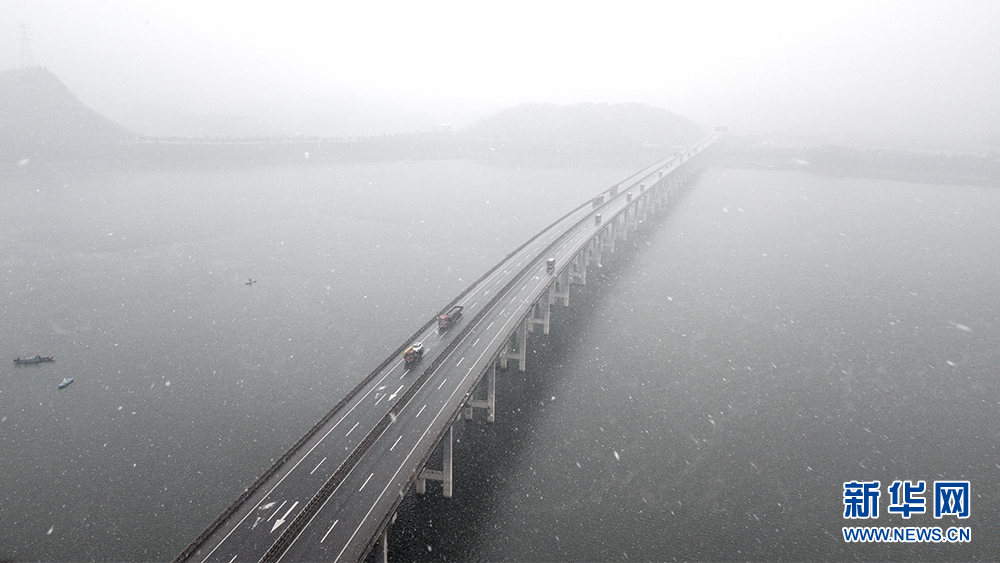 雪飞太极湖 美景如国画