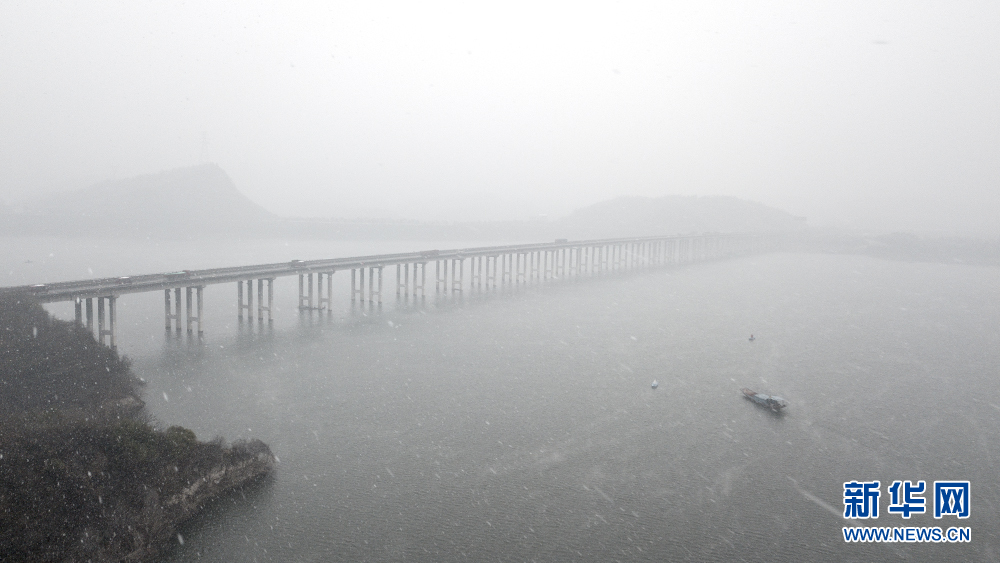 雪飞太极湖 美景如国画