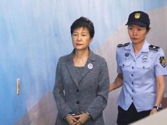 朴槿惠干涉选举案二审宣判 维持一审判决获刑2年