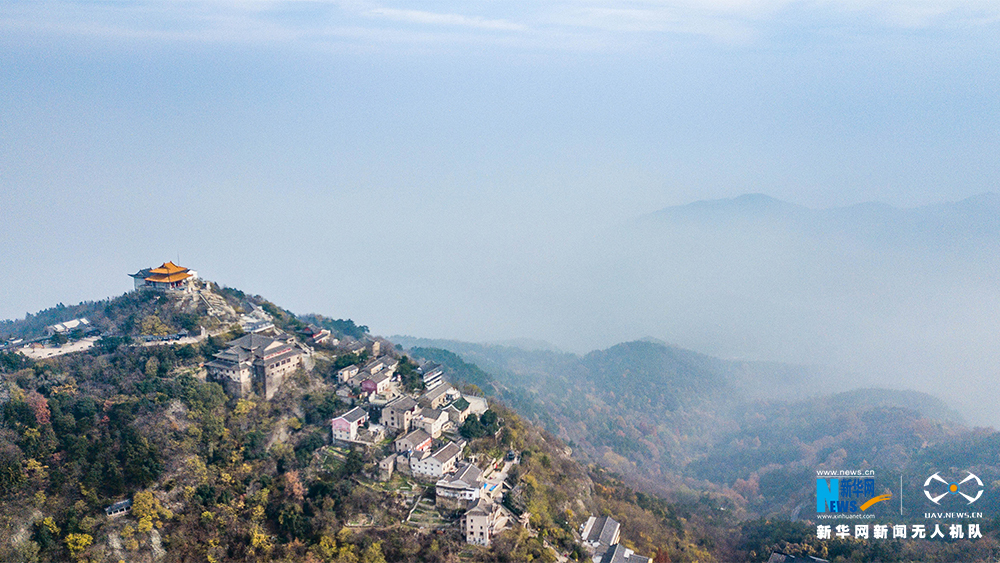 初冬木兰山：云雾朦胧 冷山寂寂