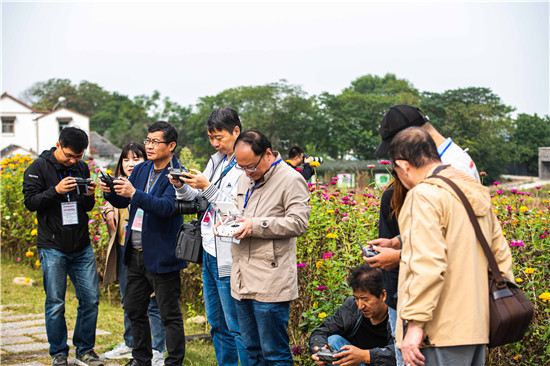 （有修改）（B 文旅列表 三吴大地南京 移动版）南京决胜全面小康摄影大咖采风行走进谷里街道