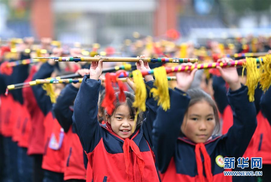 湖北恩施：“非遗”课间操 校园新风采