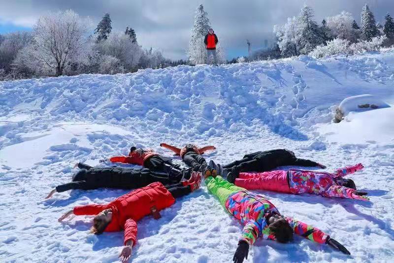 吉林安图老岭雪乡起欢声