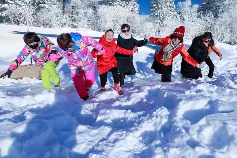 吉林安图老岭雪乡起欢声