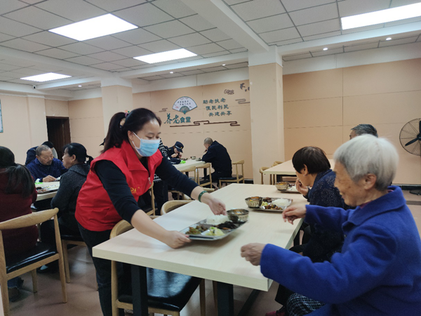 （有修改）（有修改）【B】重庆江北特色养老助餐服务 社区食堂飘出居家养老“幸福味道”