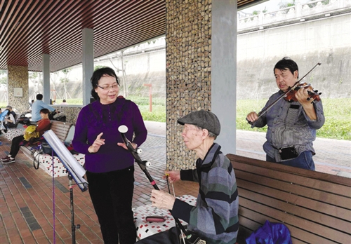 邕江两岸处处香 景色宜人游人乐