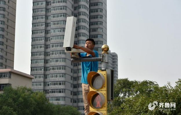 【平安山东（图片+摘要）】济南查违章再添“神器” 用声纳抓违法鸣笛