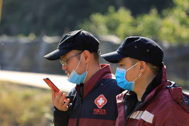 柳州融安：防疫人员进村屯讲解防疫知识