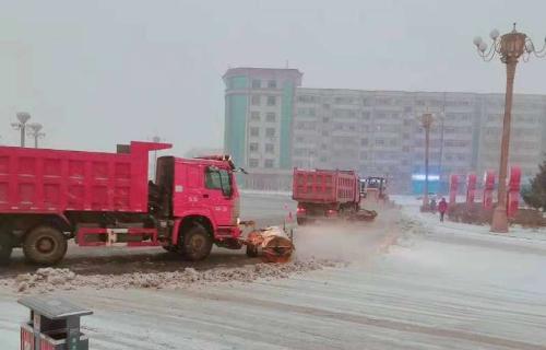 黑龙江多地降雪 各部门全力清雪保畅通