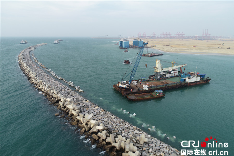 图片默认标题_fororder_Chinese Pode Installation of Breakwater_副本