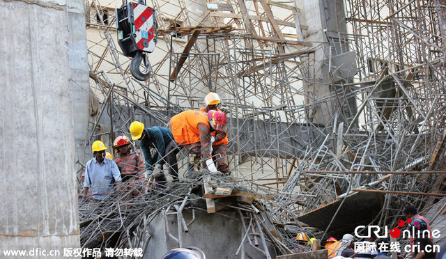 孟加拉国在建厂房坍塌 至少6人死亡约70人被埋