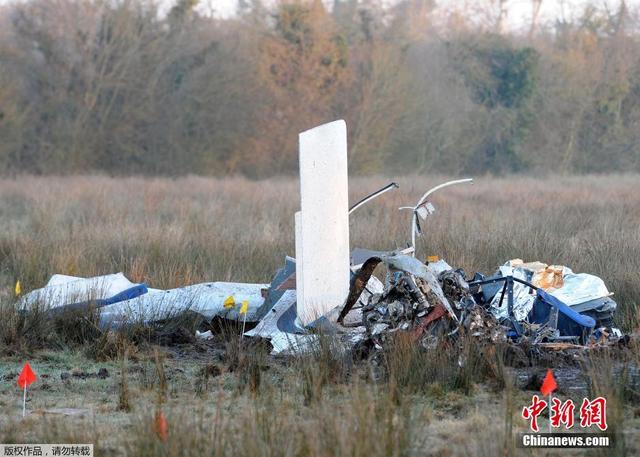 一架飞机在法国西北部降落时坠毁致4人死亡