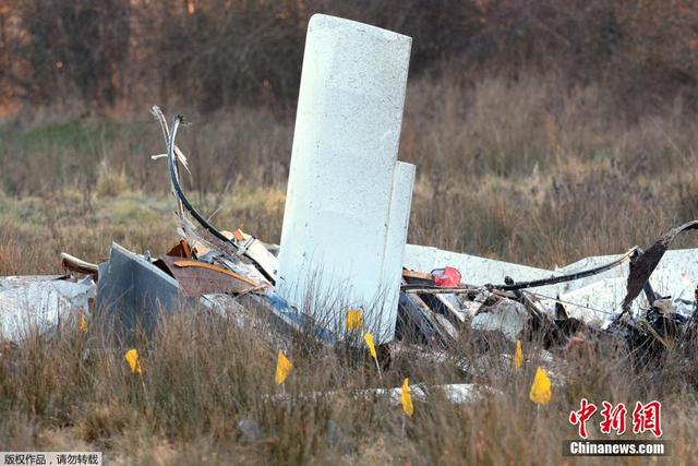 一架飞机在法国西北部降落时坠毁致4人死亡